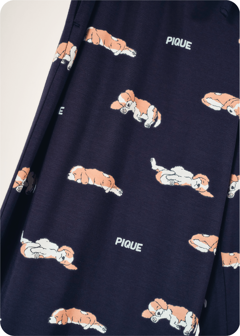 【HOMME】レーヨンスリーピングドッグ柄ロングパンツ