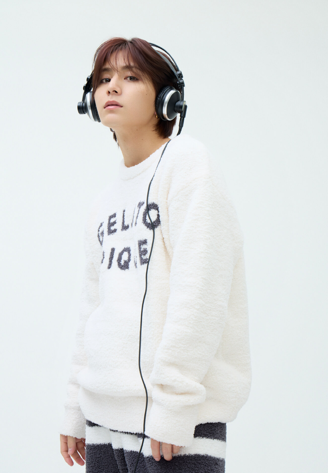 powder logo jacquard seriesを着用する山田涼介さん