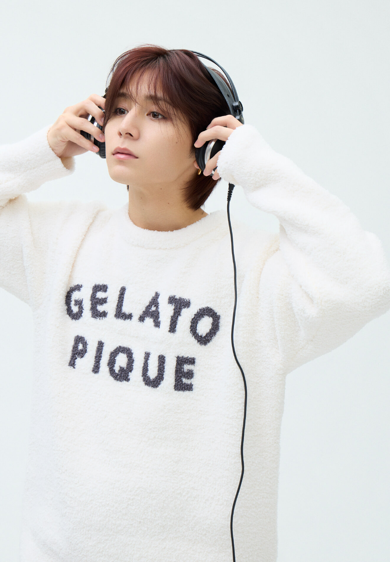 powder logo jacquard seriesを着用する山田涼介さん