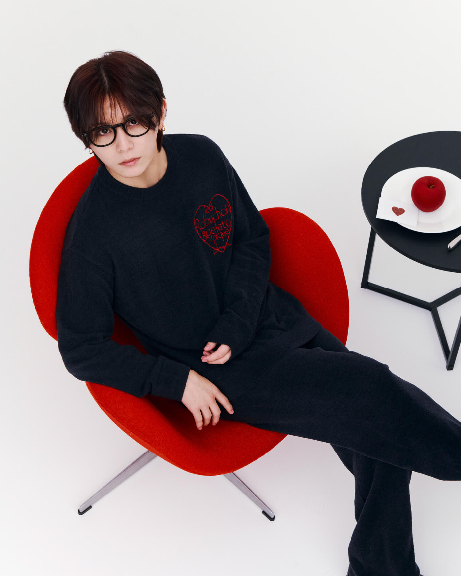 【JOEL ROBUCHON】【HOMME】スムーズィーシルクジャガードプルオーバー ブラック、【JOEL ROBUCHON】【HOMME】スムーズィーシルクジャガードロングパンツ ブラック、【JOEL ROBUCHON】【HOMME】スムーズィーシルクジャガードカーディガン ブラック 山田涼介 着用イメージ