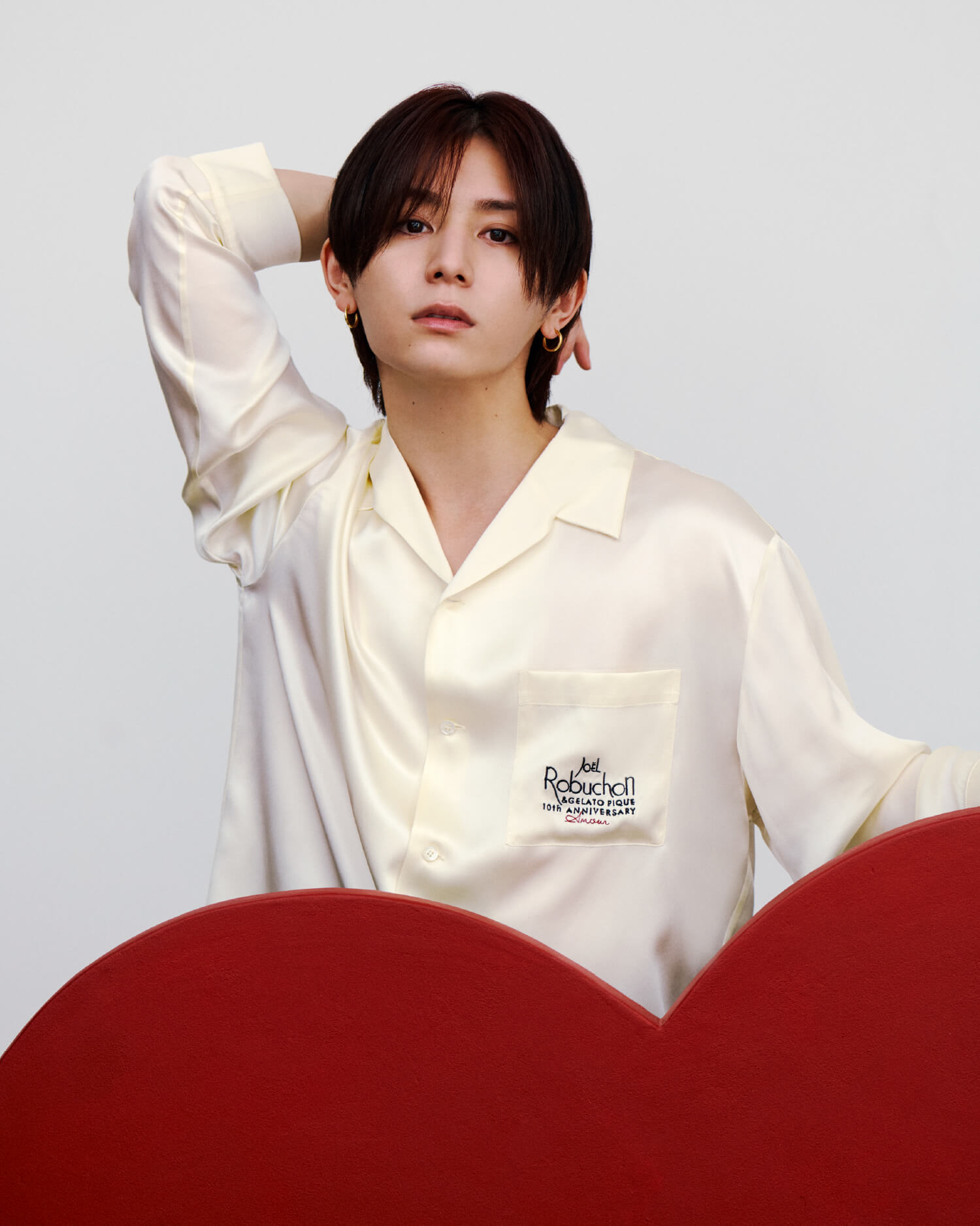 【JOEL ROBUCHON】【HOMME】シルクサテンシャツ＆ロングパンツセット ホワイト 山田涼介 着用イメージ